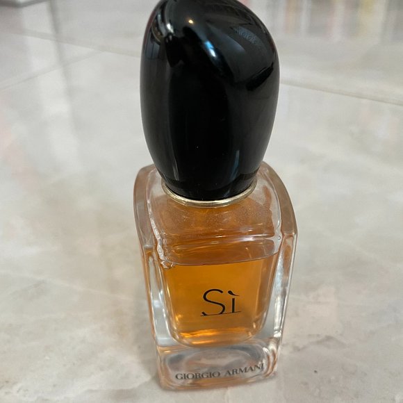 Giorgio Armani Beauty Si Eau de Parfum 1.0 oz - Picture 2 of 6